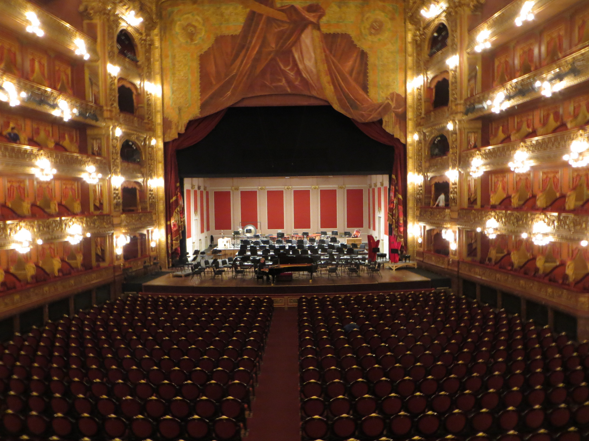 Teatro Colon, ouvert en 1908 et qui accueille opéras et concerts classiques