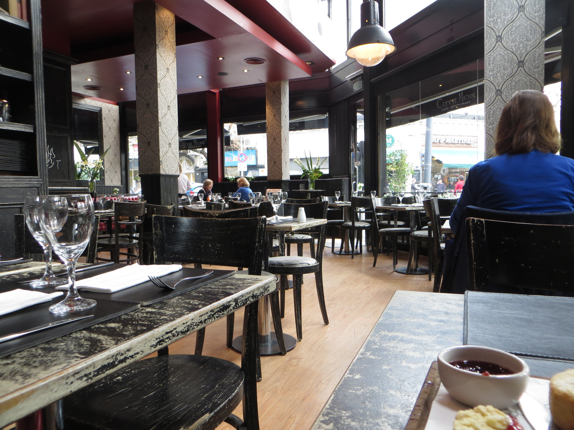 Buenos Aires rivalise avec Paris en nombre de cafés, et ceux-ci sont construits dans le même style. Ici, chez "Croque-Madame".