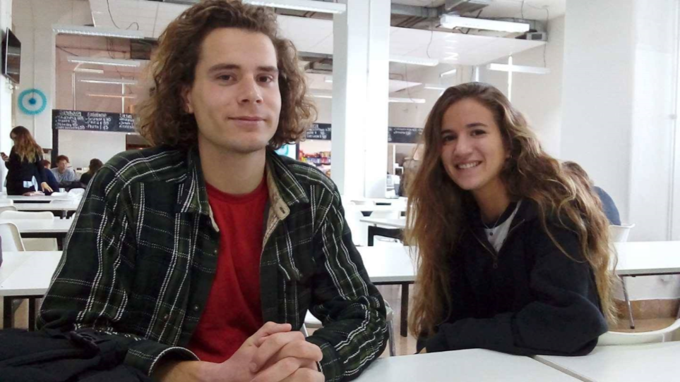 Mathias y Nuria tienen poco en común, pero comparten una ventaja notable : el dominio del español.
